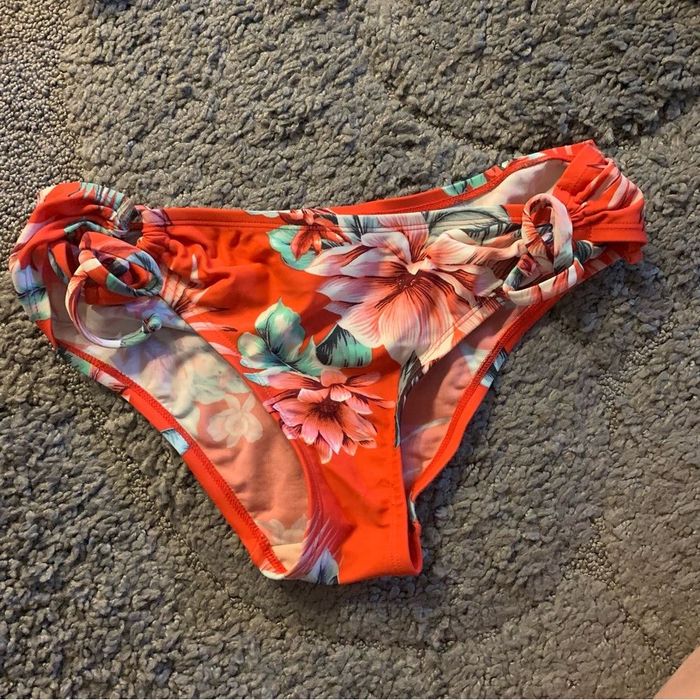 Bikini Set - Picture 2 of 6
